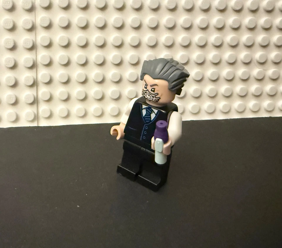 LEGO  Marvel Spiderman Daily Bugle J Jonah Jameson Minifigure - 76178  SHO710 - Image 2 of 4