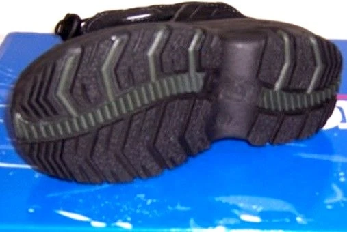 Botas de nieve de invierno impermeables Totes para niños pequeños Trent nuevas en caja talla 6 negras Foto 4 de 4