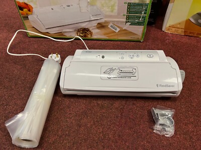 FoodSaver V2240 新品未使用 FoodSaver Vacuum Packaging V2240-I/UK White With free Vacuum bags