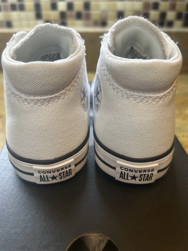 Top alto Converse Infant talla 6 Chuck Taylor Foto 4 de 4