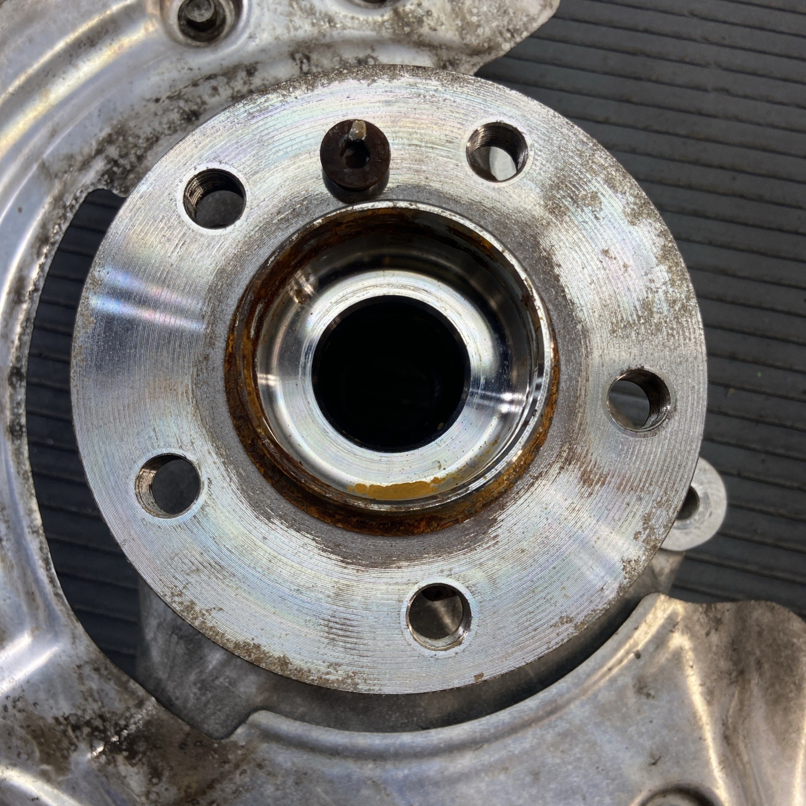 BMW i8 2014-2020 Front Left Hub carrier