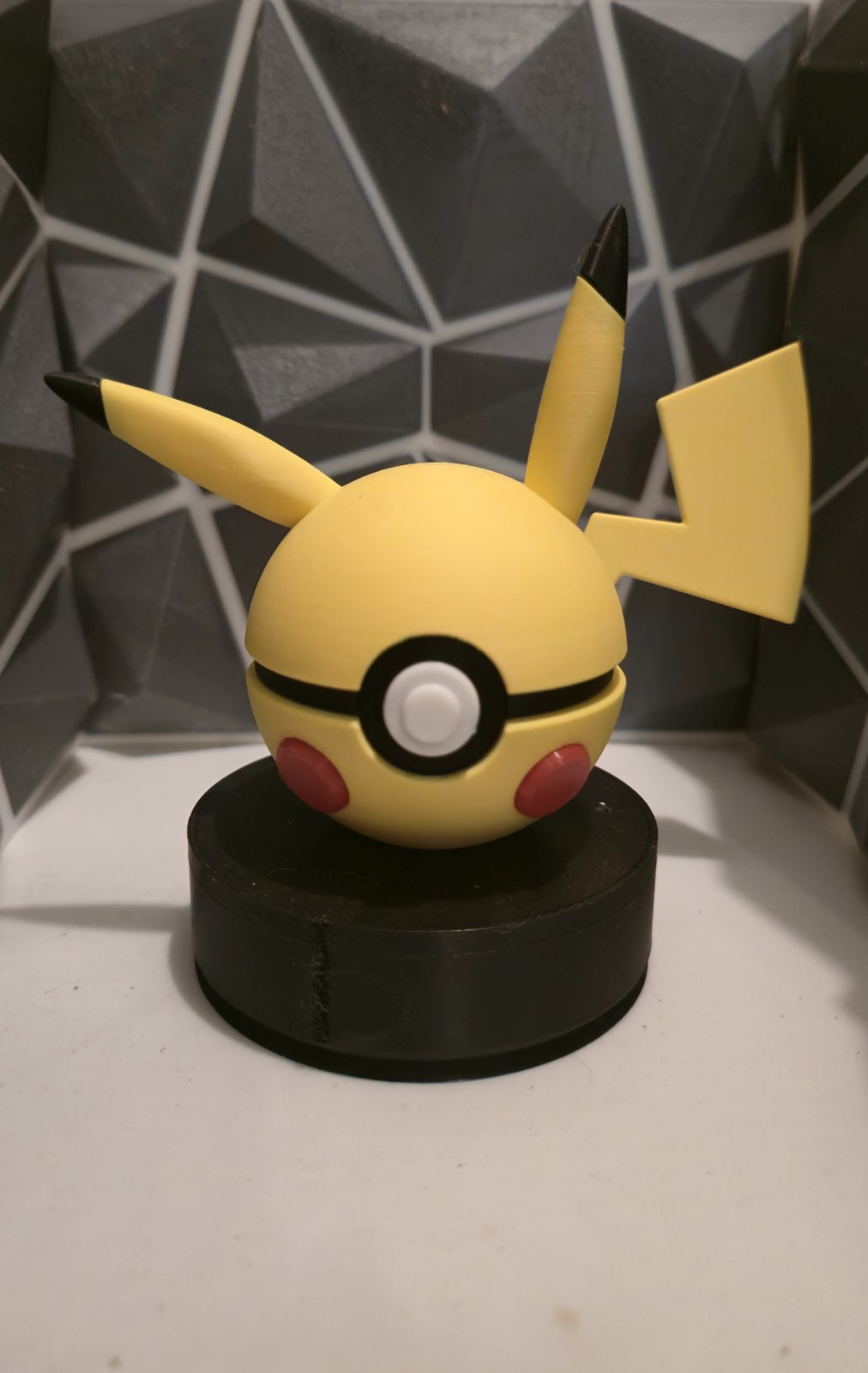Pokeball Pikachu #25 Décoration Gaming pour Bureau et Étagère Geek