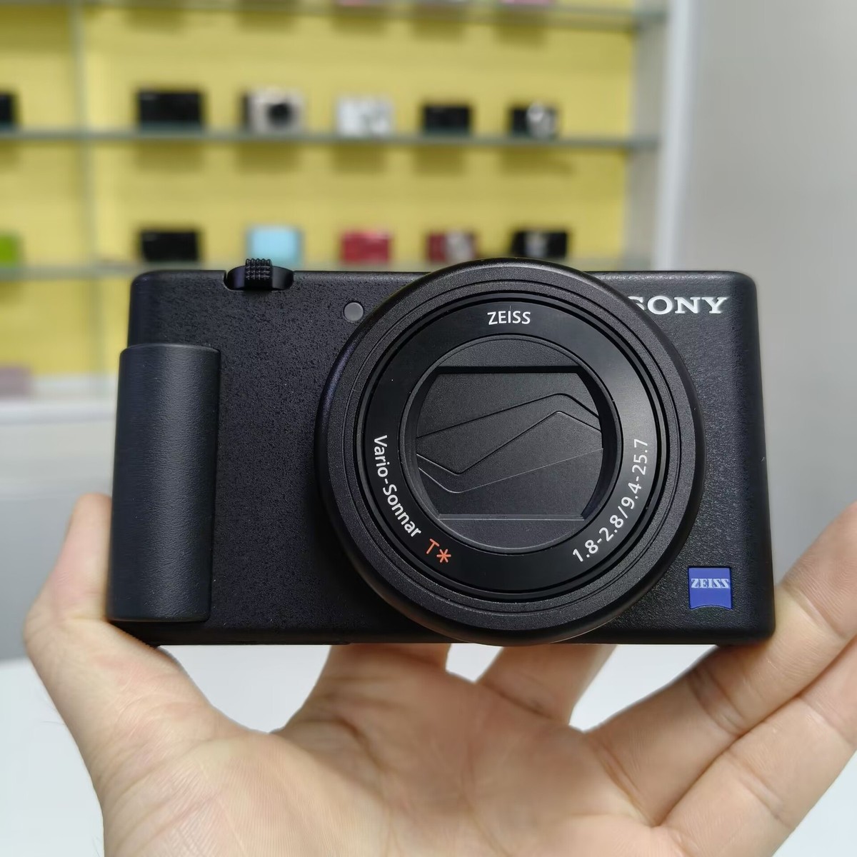Sony Cyber-shot ZV-1 20.1MP Compact Digital Camera Side flip-out