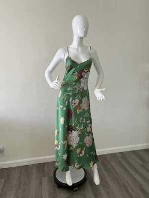 slim fit dress slacks Rihoas Ditsy Floral V Neck Midi Dress main image 1