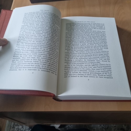 The Celts, Nora Hardwick,The Folio Society Hardback Book And Slipcase 2005 Print - Picture 10 of 14