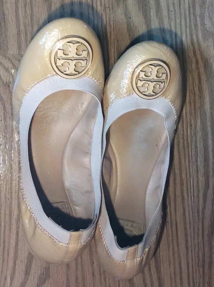 Tory Burch Lujo Caroline Beige Charol Dorado Reva Logo Ballet Pisos Talla 8 Foto 2 de 4