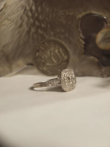 MHJ 14K WHITE GOLD LADIES NATURAL DIAMOND CLUSTER RING - TDW : 0.75 CARAT - Picture 4 of 12