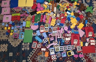LEGO DUPLO Large Lot 250 Unique Pieces House Doors Trees Windows Base Columns !!