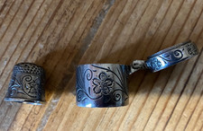 Vintage Past Times Thimble in Case