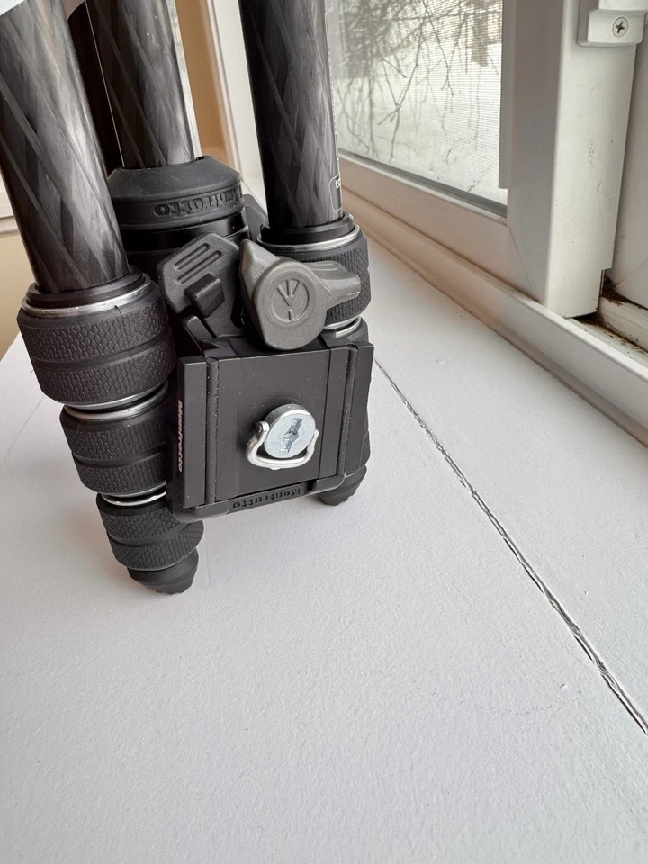 Manfrotto Befree MKBFRTC4BHUS Carbon Fiber Travel Tripod - Excellent Condition! - Image 4 of 4