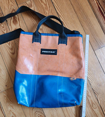 FREITAG Tragetasche blau/orange LKW-Plane, Reißverschluss, Schulterriemen 34x37