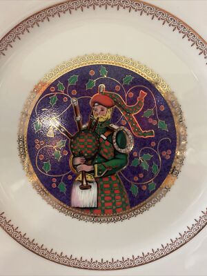 Mikasa Twelve Days Of Christmas Eleven Pipers Piping 9” Accent