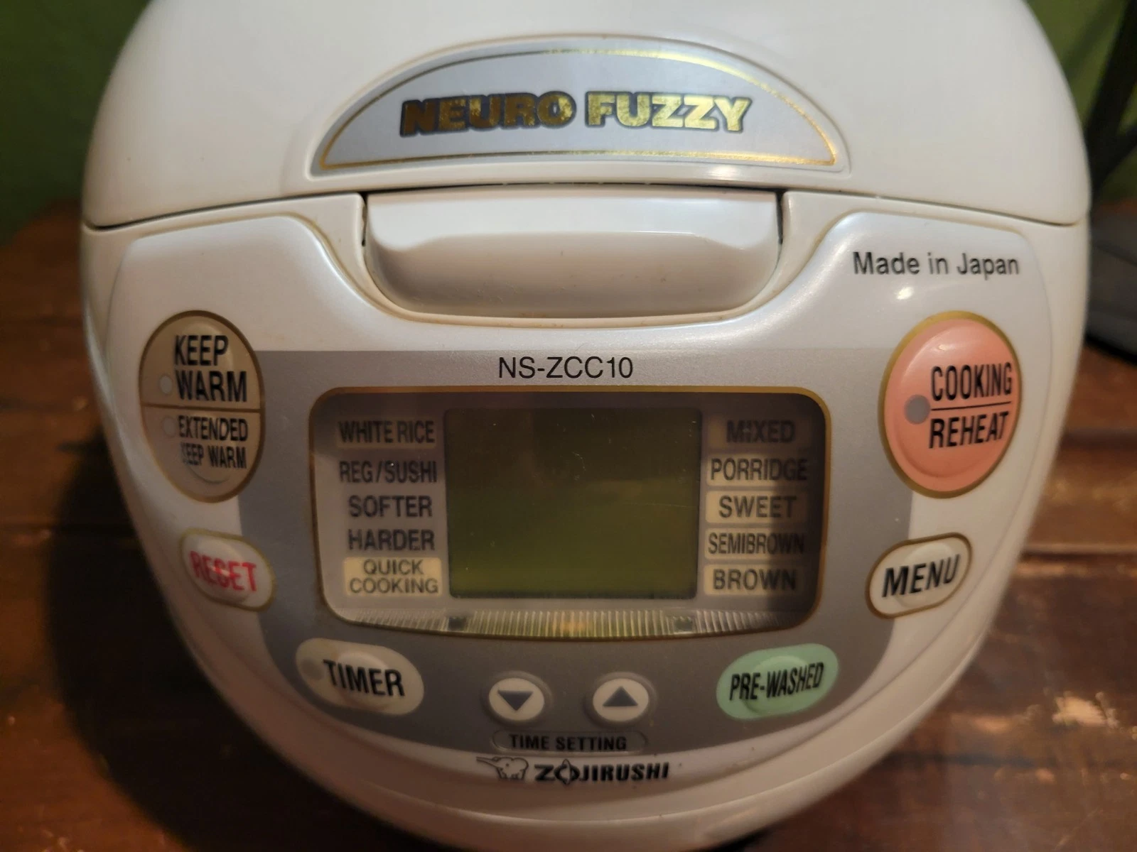 Zojirushi Neuro Fuzzy Rice Cooker & Warmer 5.5 Cups / White Model: NS-ZCC10