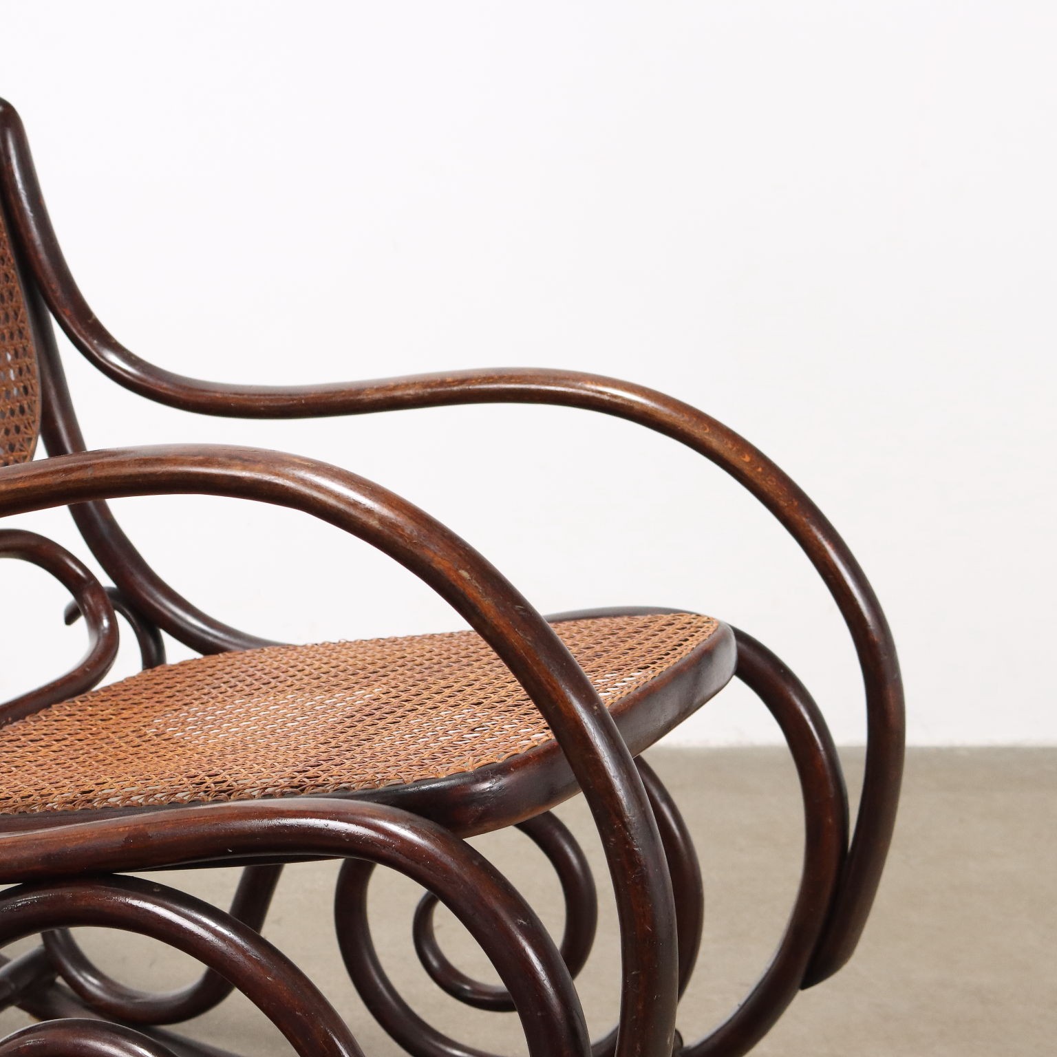 Antiker Schaukelstuhl Thonet Stil Buche Jugendstil des XX Jhs Originell