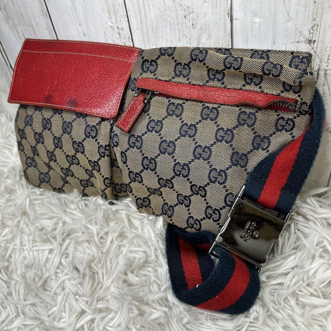 Gucci GG canvas crossbody waist bag in beige and ebony