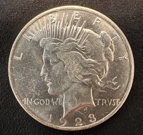 1923 plain Peace Dollar AU