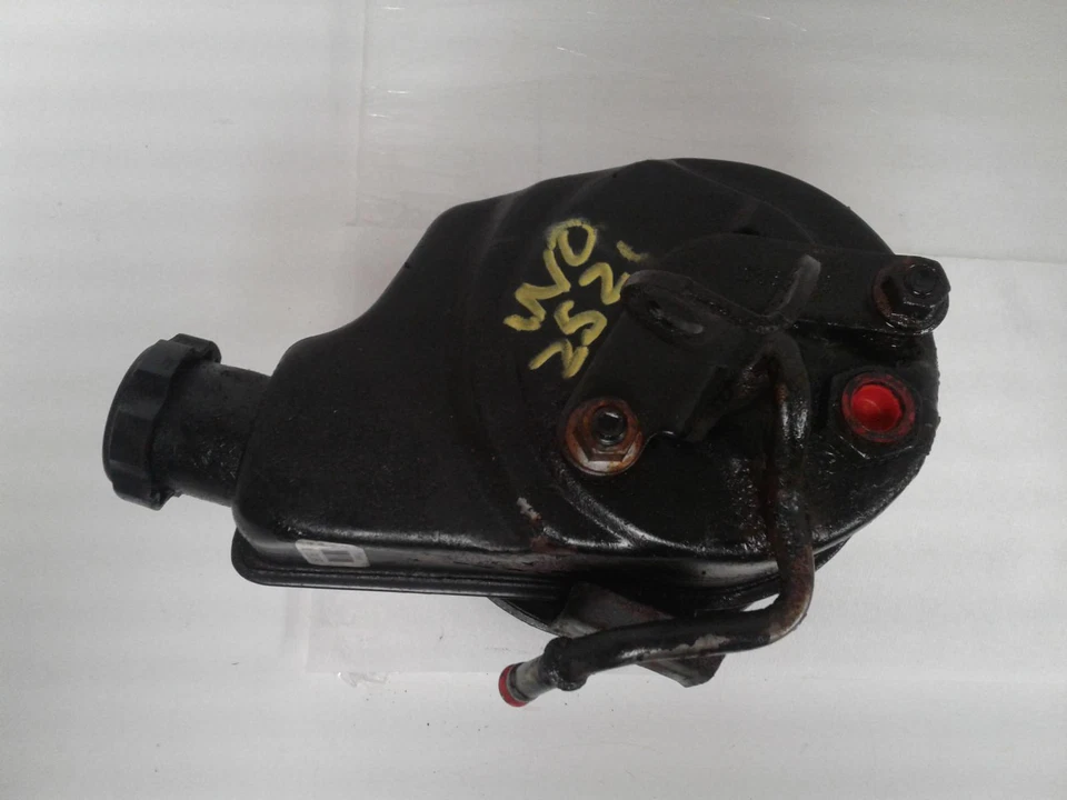 Bomba de dirección asistida usada se adapta a: Cadillac Escalade 2002 exc. Doble cabina 4x4 grado A Foto 3 de 4