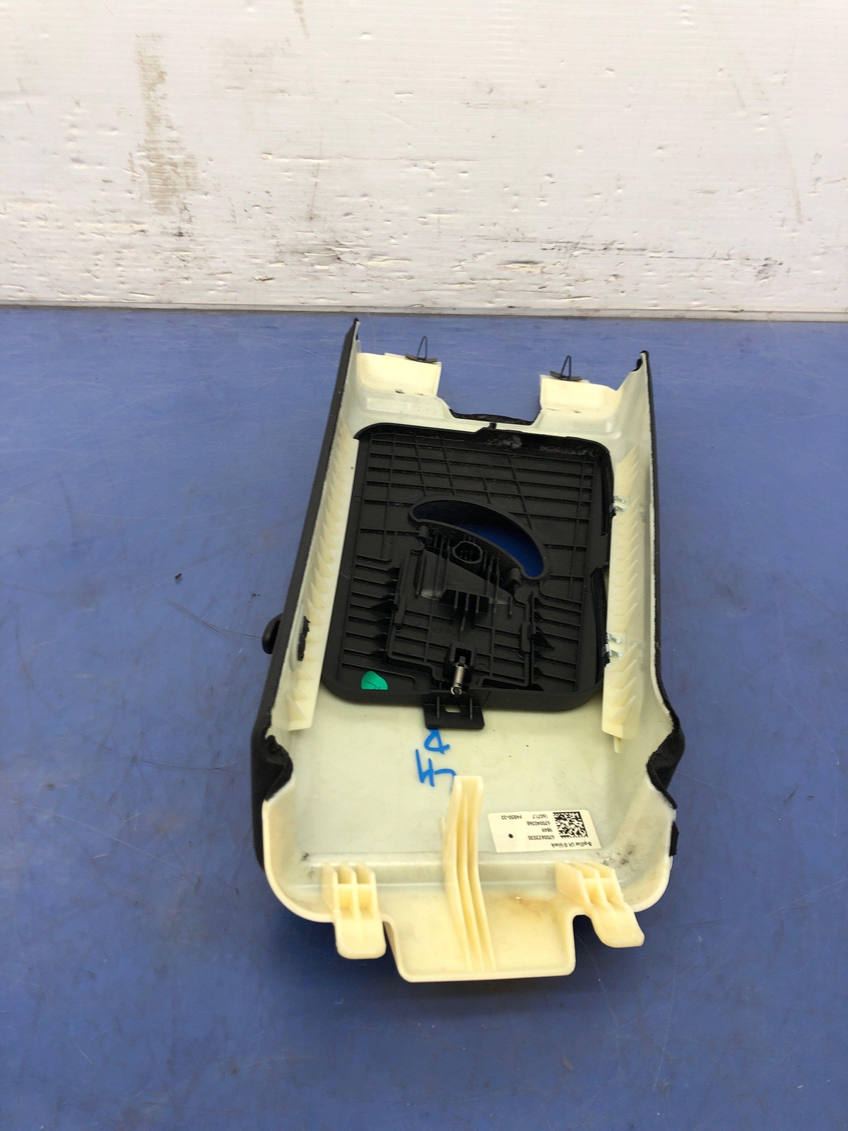 2017-2020 MASERATI LEVANTE M161 B PILLAR COVER PANEL SET (2) 6700621970