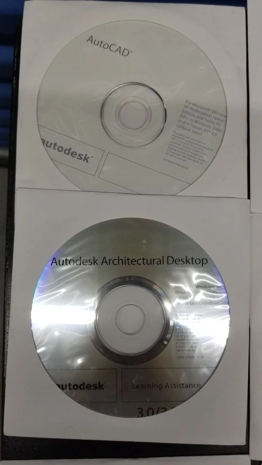 Autodesk/AutoCAD 2004 suite CD Software 14 CD ((NO Product Key)) - Image 2 of 4