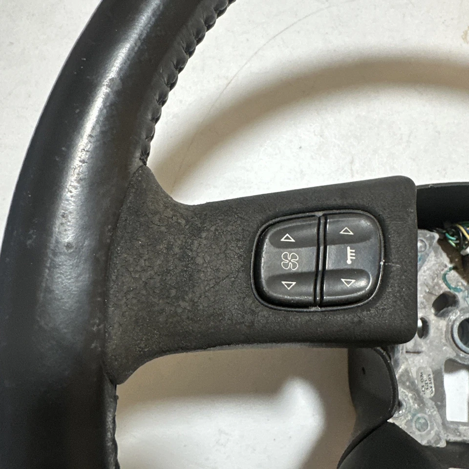 Volante Chevy Silverado 2003-2006 cuero 1500 2500 3500 HD Foto 2 de 4