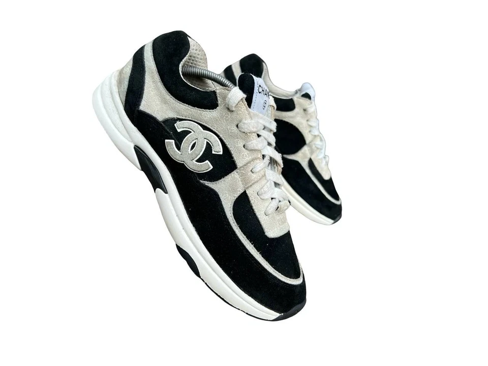 Auténticas Tenis Chanel Gamuza Piel de becerro Menor Logo CC Negro Beige EU 38 / US 7. Foto 4 de 4