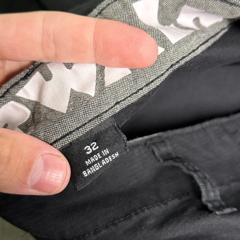 Pantalones Cortos Carga Airwalk Para Hombres 32 Negros Frente Plano Utilidad Elastizados Senderismo Aire Libre Foto 4 de 4