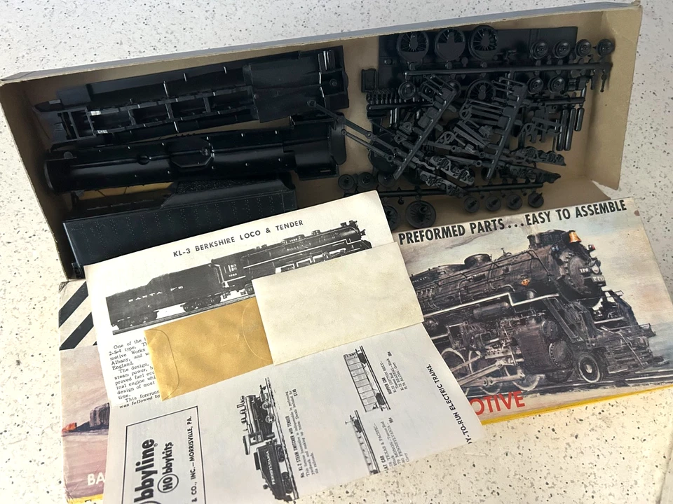 Hobbyline HO kit KL-3 Berkshire Locomotive & Tender "Static/Display Model C6+ - Image 3 of 4