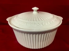 Mikasa Italian Countryside White 1.5Qt Covered Casserole Serving Bowl 8"