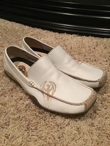 white leather skechers