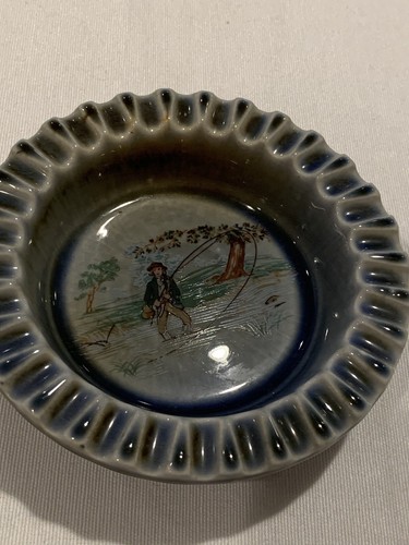 Cenere rotondo vintage di Wade Coarmagh scena di pesca uomo made in Ireland - Foto 3 di 4