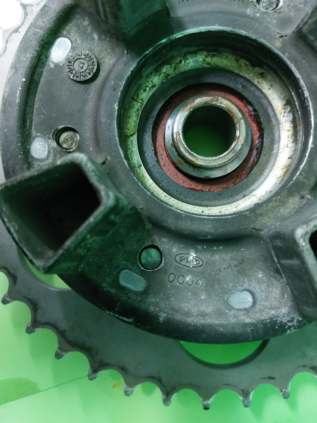 06 07 2006 2007 KAWASAKI ZX10R ZX10 R REAR WHEEL SPROCKET CARRIER