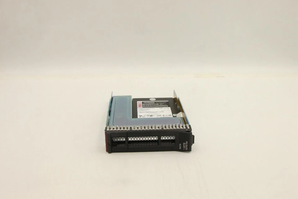 Lenovo ThinkSystem 4XB7A38279 02YE754 1.92TB Entry 3.5" SATA 6Gb Hot Swap SSD - Image 2 of 4