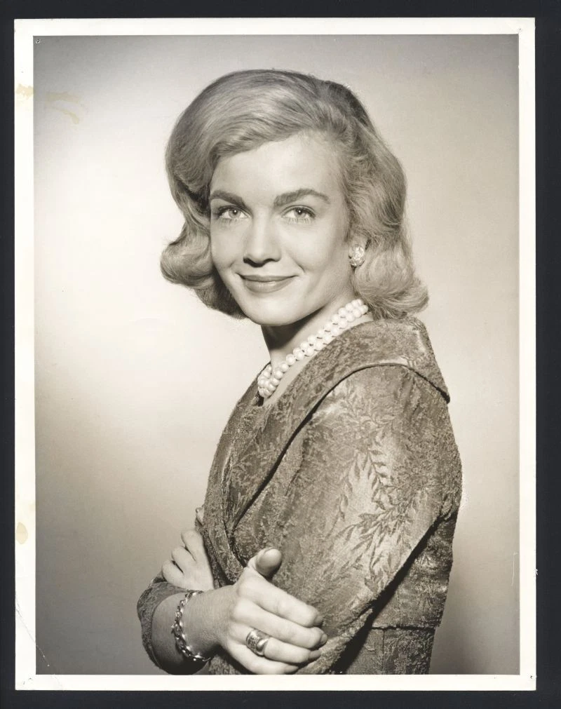 Joanna Barnes