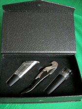 WINE ACCESSORIES GIFT SET NIB