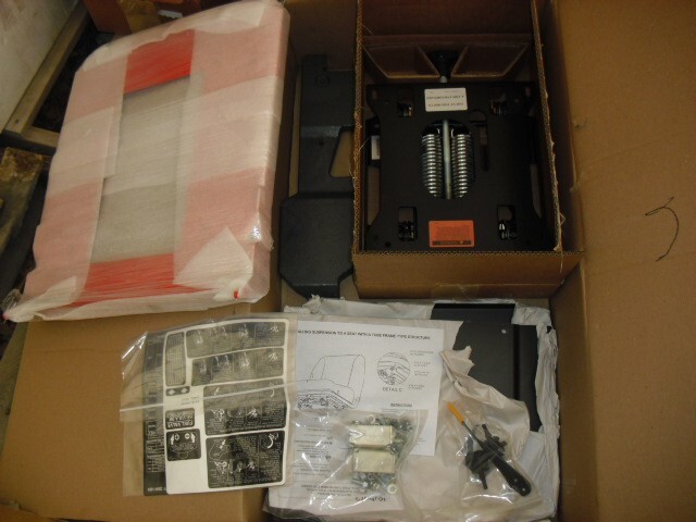 120 22 子供セット　メンテナンス付S17 Kubota Seat Suspension Kit Z3356 for Z700 Series Zero Turn