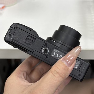 RICOH GR digital Ⅳ  GRD 4 Ricoh GRD IV Digital Point and Shoot Camera Review - Casual Photophile
