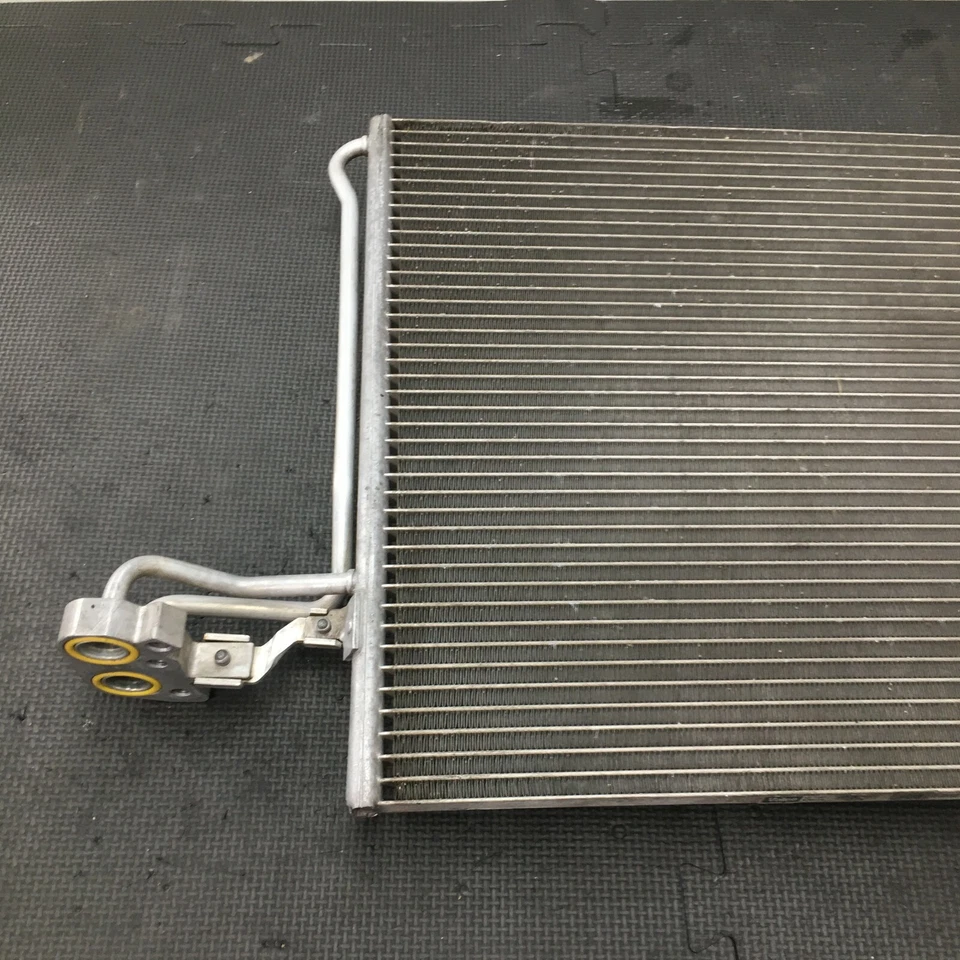 05-11 VOLVO S40 A/C Air Conditioning Condenser Valeo OEM 4N5H-19710-AC - Image 3 of 4