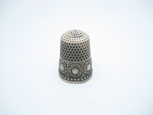 Antiguo diseño de círculo grabado de dedal de costura de plata de ley talla 8