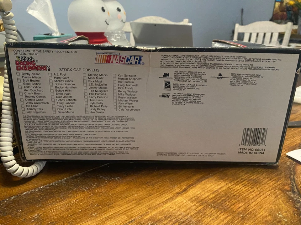 1992 Racing Champions 1:24 NASCAR Pit Stop Show Case Dale Jarrett Interstate #18 - Image 4 of 4