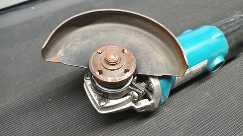 Makita 9525NB Angle Grinder - Used, Not Working, For Parts/Repair - Picture 3 of 11
