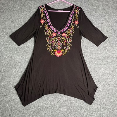 The Pyramid Collection Embroidered Sharkbite Tunic Top Black Floral V-Neck Large