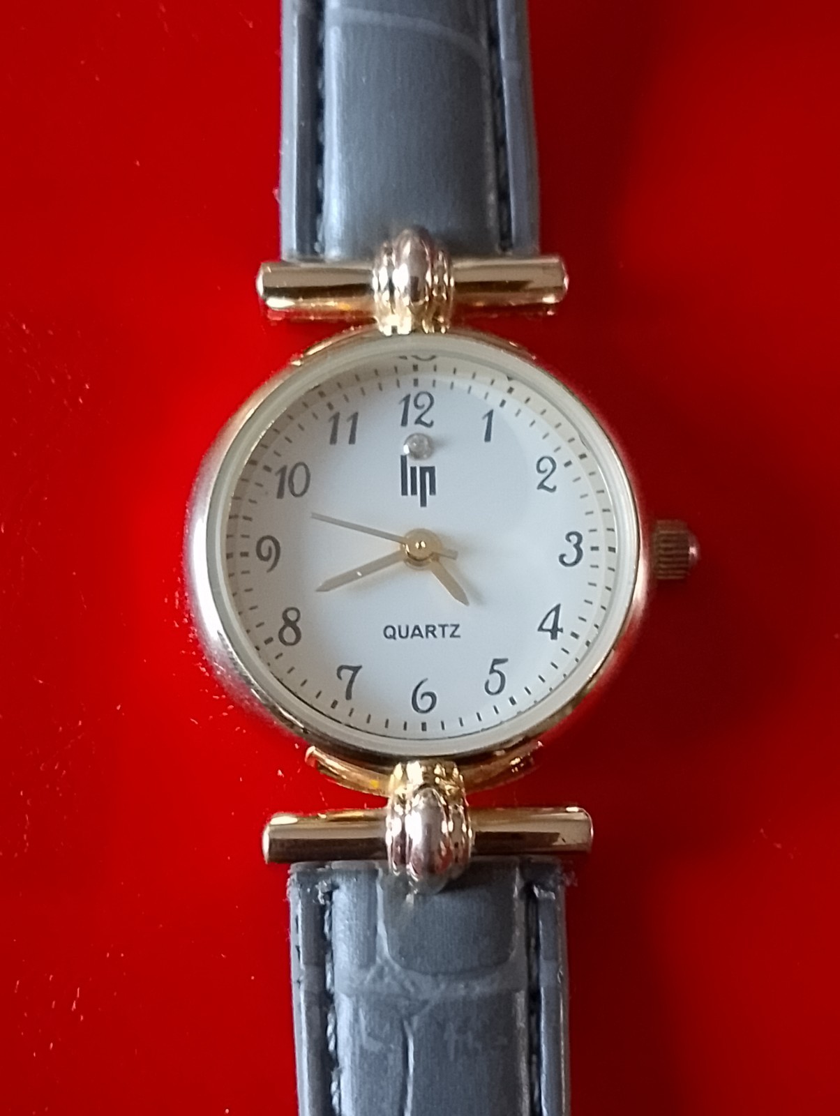 Montre LIP vintage femme 08-13 cadeau classique id éal neuve