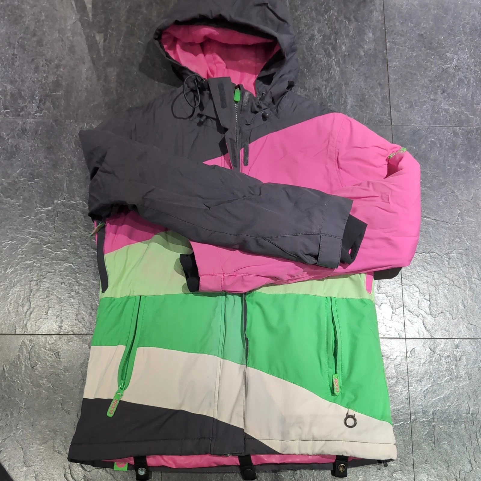ROXY 8K Snow Jacket Ladies Small Regular Fit Snowboarding