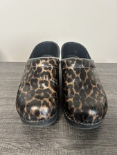 Dansko Women  s Clogs, Size 38-Read Description