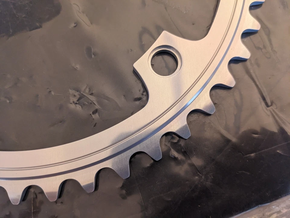 Plato individual Sugino 75 pistas - 47T x 144 mm BCD, 5 pernos - 1/8", plateado Foto 4 de 4