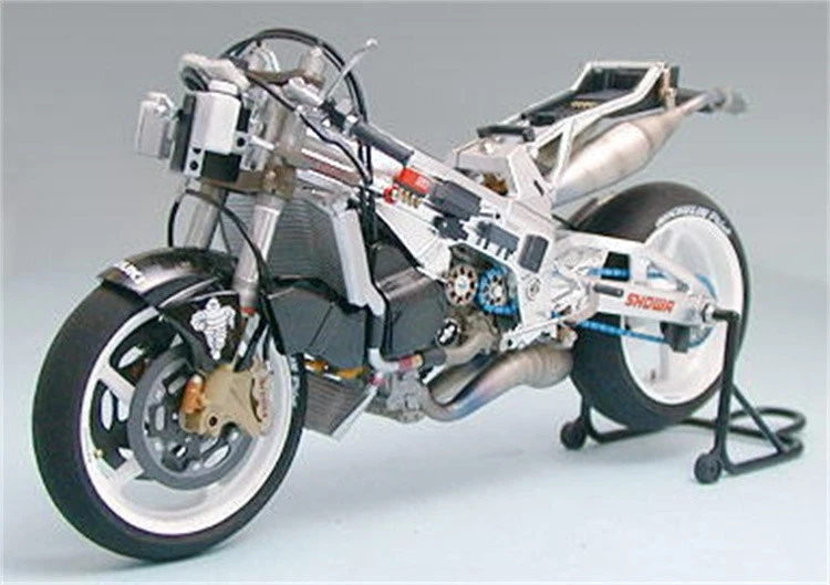 Tamiya 14081 1/12 Scale RGV-Gamma (XR89)  Motorcycle Kit - Image 3 of 4