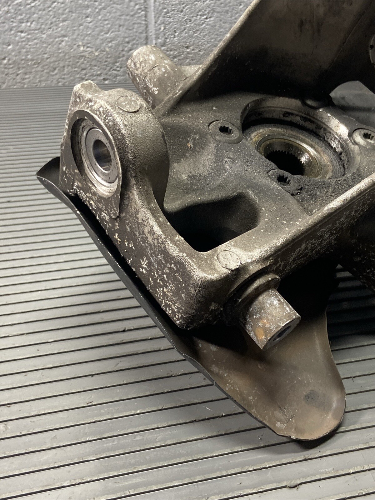 2008-2015 Audi R8 42 Rear Right Spindle Knuckle Hub Carrier 70k Miles OEM