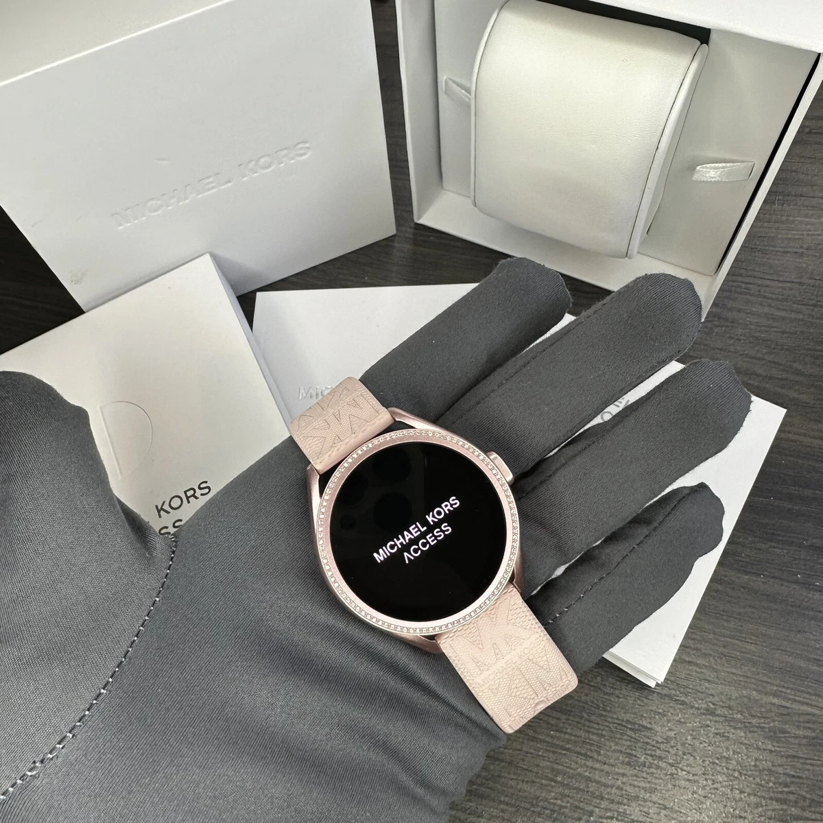 Barcelona vinde Medicinsk NEW✓ Michael Kors Access Gen 5E MKGO Pink-Tone Logo Rubber Smartwatch  MKT5117 | eBay