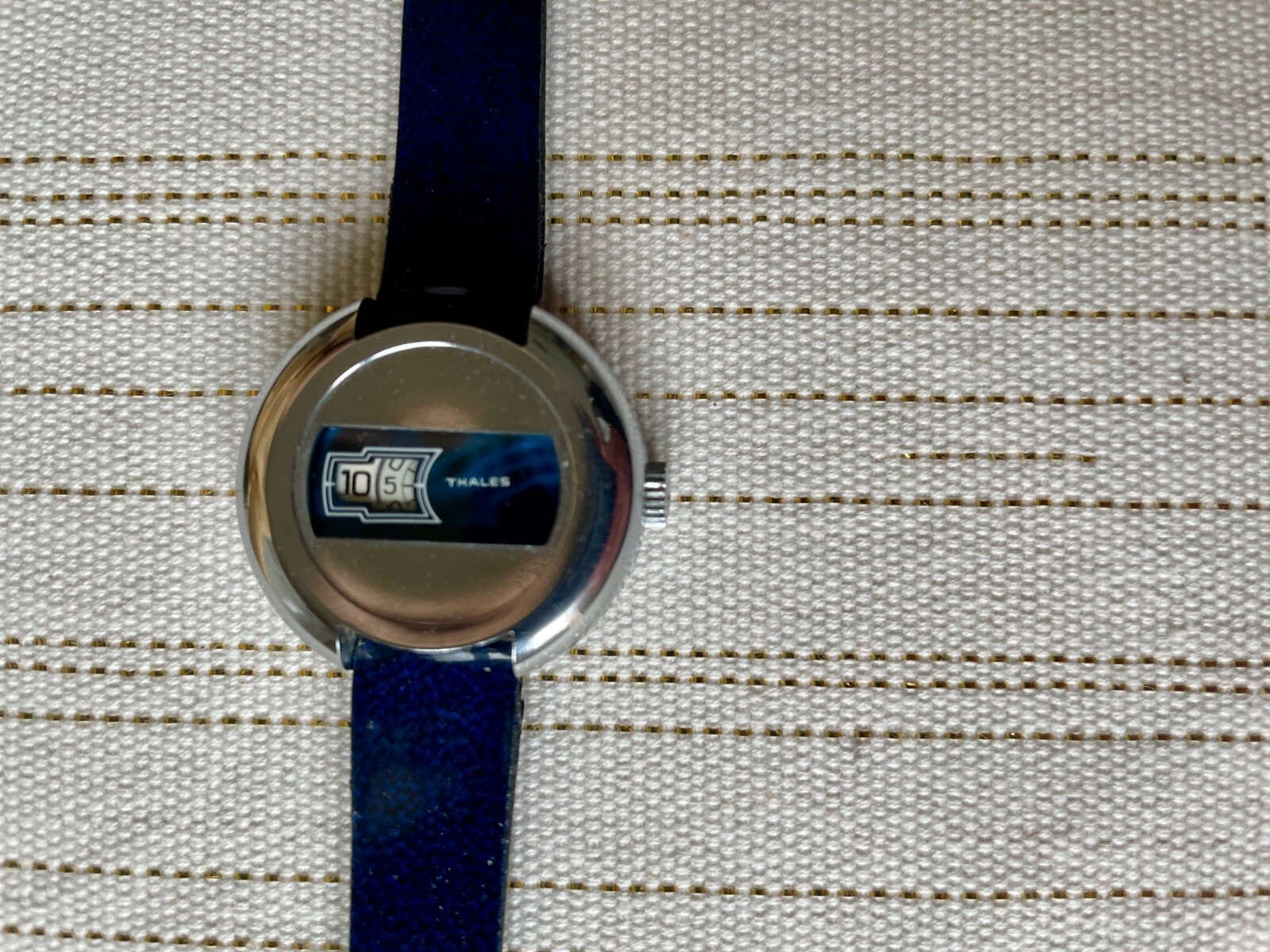 Montre dame à guichets THALES jump hour années 70 horlogerie vintage mécanique femme