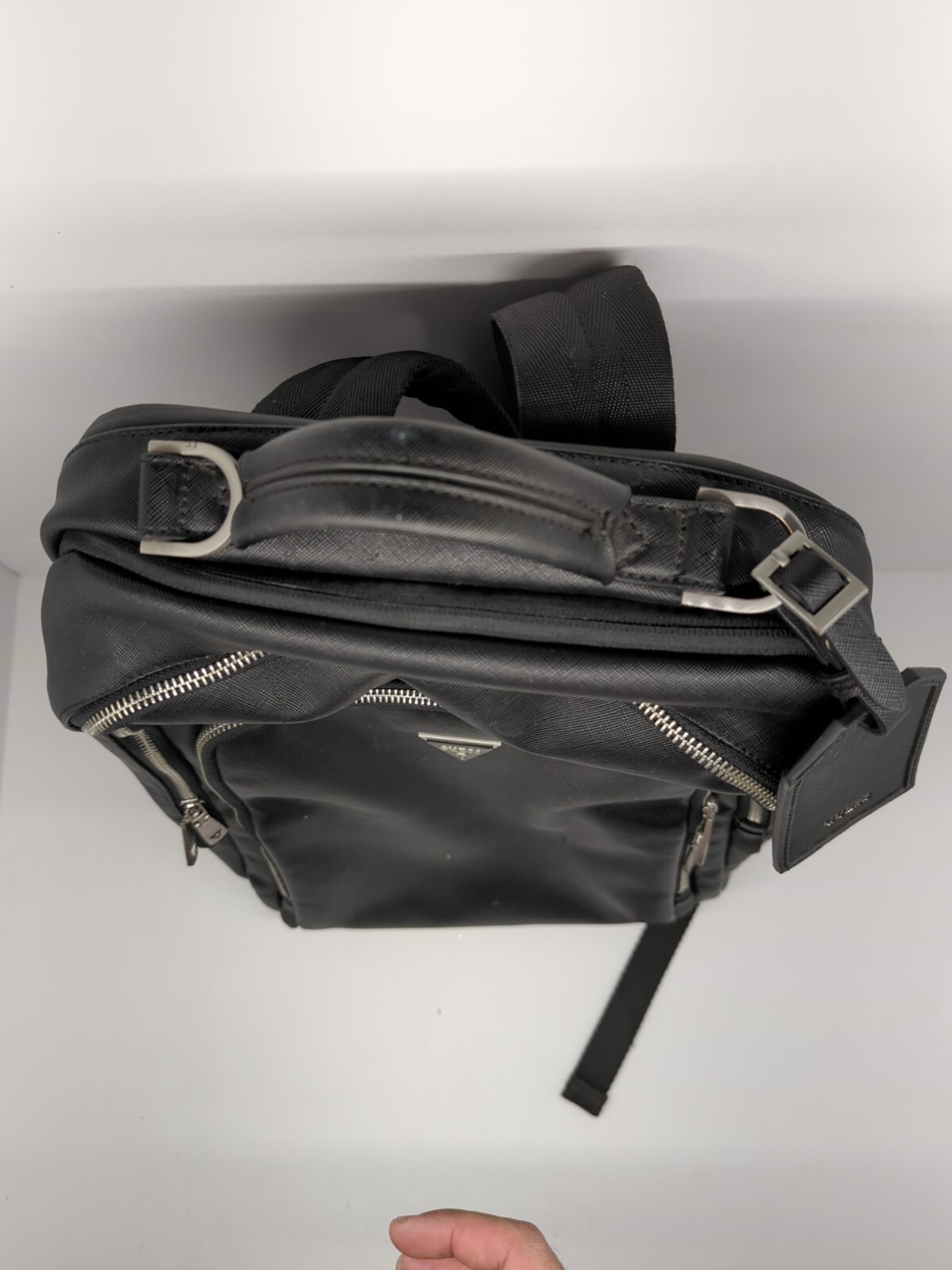 guess backpack - image 4